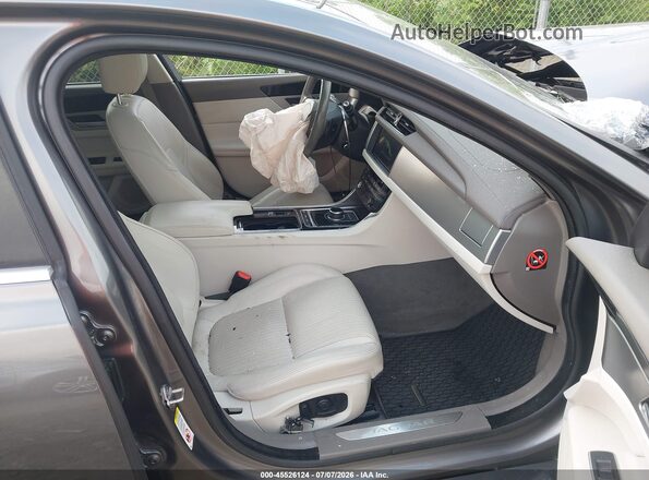 SAJBK4BV4HCY27319 2017 JAGUAR XF Gray წინა სალონის ხედი