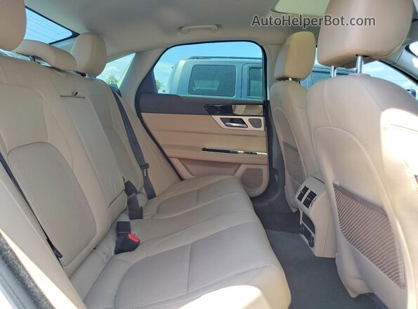 SAJBK4BV6HCY28598 2017 JAGUAR XF White Вид задніх сидінь