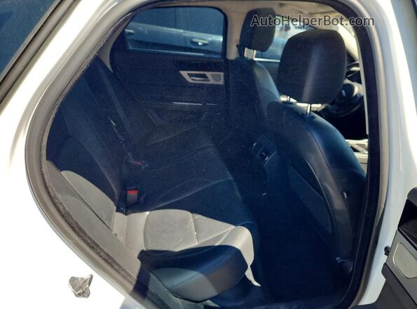 SAJBK4BV7HCY50724 2017 JAGUAR XF White Widok tylnych siedzeń