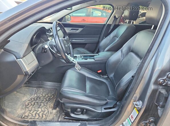 SAJBK4EV1JCY58562 2018 JAGUAR XF Charcoal Widok wnętrza z przodu