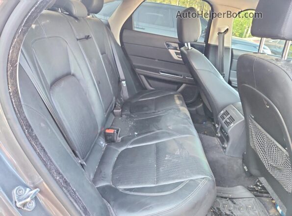 SAJBK4EV1JCY58562 2018 JAGUAR XF Charcoal Widok tylnych siedzeń