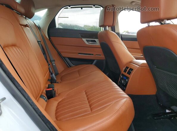 SAJBN4EV9JCY54699 2018 JAGUAR XF White Widok tylnych siedzeń