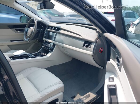 SAJBS4FX6JCY54331 2018 JAGUAR XF Черный Вид салона спереди
