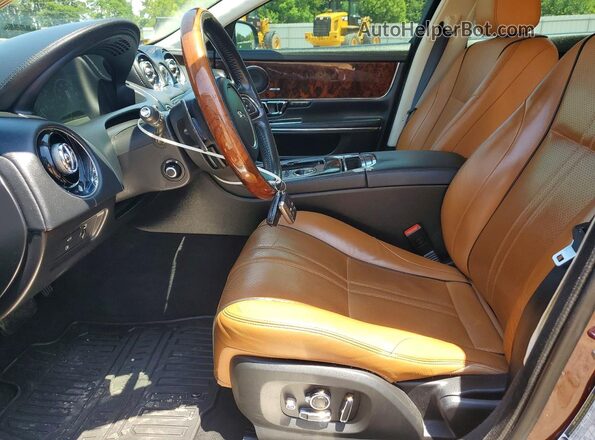 SAJWA1C72H8W04265 2017 JAGUAR XJ Бордовый Вид салона спереди