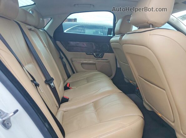 SAJWJ1CD5G8V92276 2016 JAGUAR XJ White Rear seats view