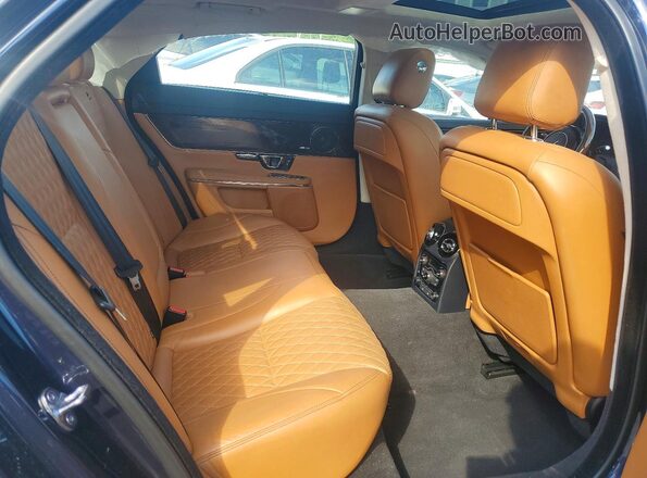 SAJWJ2GD3H8W10954 2017 JAGUAR XJL Blue Widok tylnych siedzeń