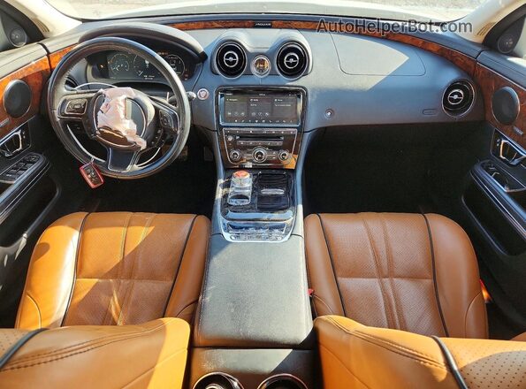 SAJXJ1CD0K8W20336 2019 JAGUAR XJ Белый Вид панели приборов