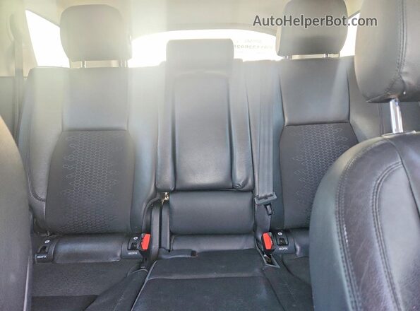 SALCP2BG0HH653285 2017 LAND ROVER DISCOVERY Silver Rear seats view