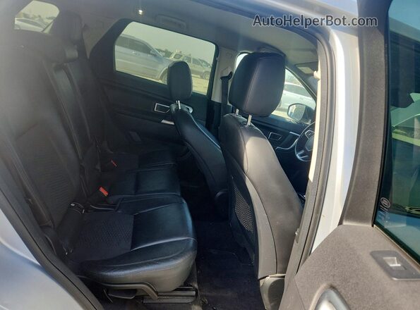 SALCP2BG0HH653285 2017 LAND ROVER DISCOVERY Silver Rear interior view