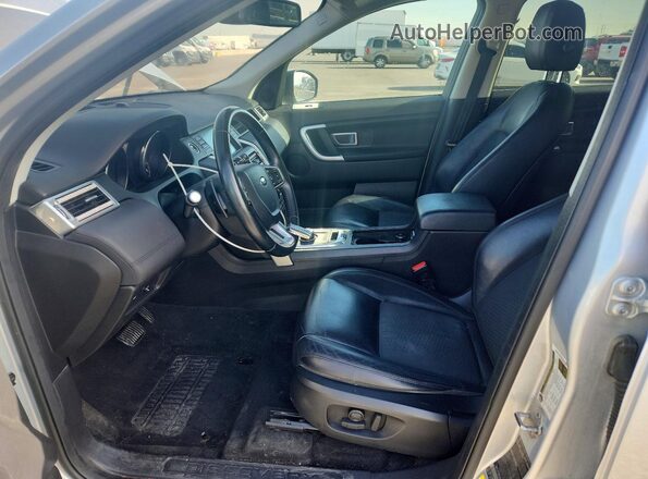 SALCP2BG0HH653285 2017 LAND ROVER DISCOVERY Silver Front interior view