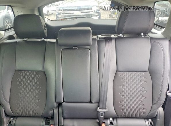 SALCP2RX6JH741995 2018 LAND ROVER DISCOVERY Blue Widok tylnych siedzeń