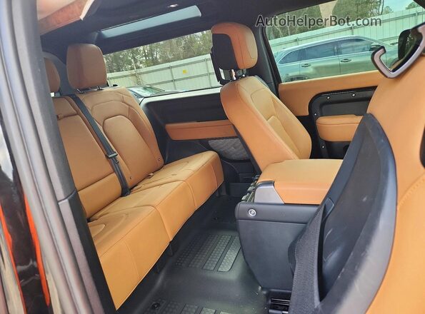 SALEJ6EX2R2334049 2024 LAND ROVER DEFENDER Black Widok wnętrza z tyłu