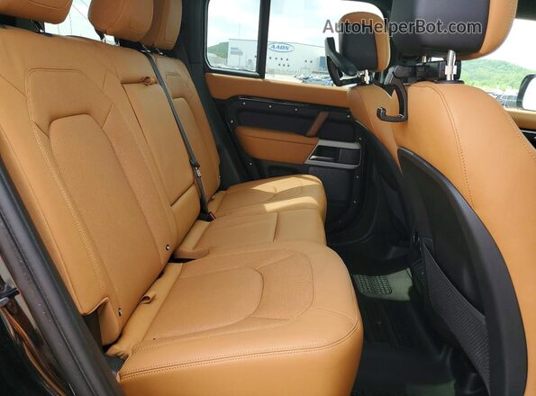 SALEJ7EU2R2350263 2024 LAND ROVER DEFENDER Black Widok wnętrza z tyłu
