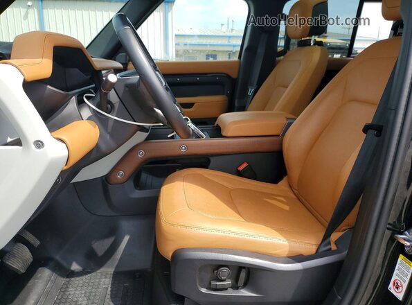 SALEJ7EU2R2350263 2024 LAND ROVER DEFENDER Black Widok wnętrza z przodu