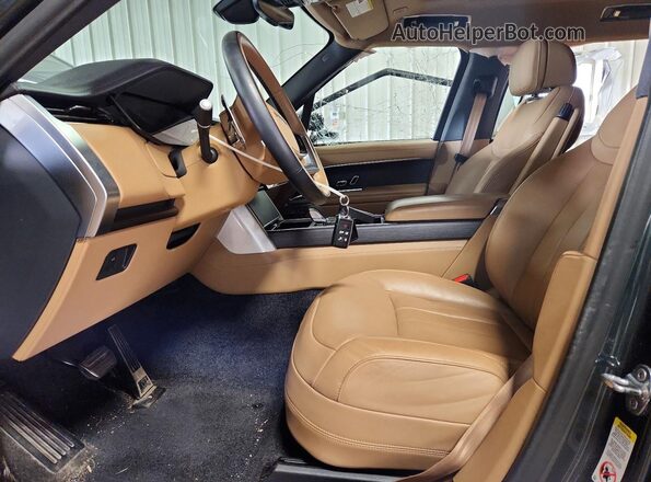 SALKP9E9XRA218298 2024 LAND ROVER RANGE Green Вид салону спереду