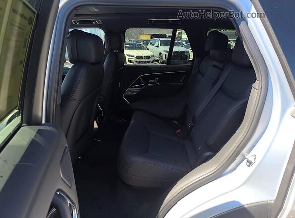 SALKP9FU0SA305068 2025 LAND ROVER RANGE Silver Widok wnętrza z tyłu