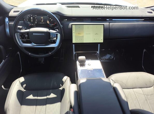 SALKP9FU0SA305068 2025 LAND ROVER RANGE Silver Widok deski rozdzielczej