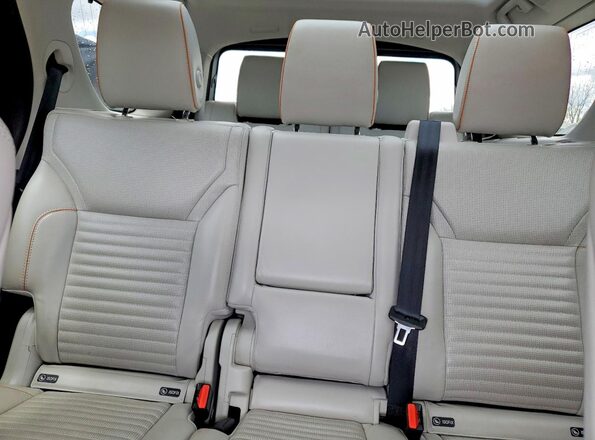 SALRHBBV2HA023041 2017 LAND ROVER DISCOVERY Silver Вид задніх сидінь