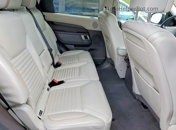 SALRHBBV2HA023041 2017 LAND ROVER DISCOVERY Silver Вид задньої частини салону