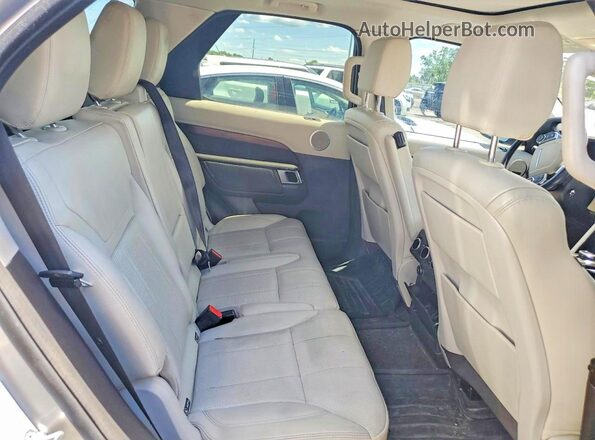 SALRR2RVXJA059181 2018 LAND ROVER DISCOVERY Silver Rear interior view
