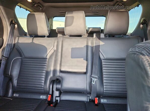 SALRRBBK8HA017862 2017 LAND ROVER DISCOVERY White Vista de los asientos traseros