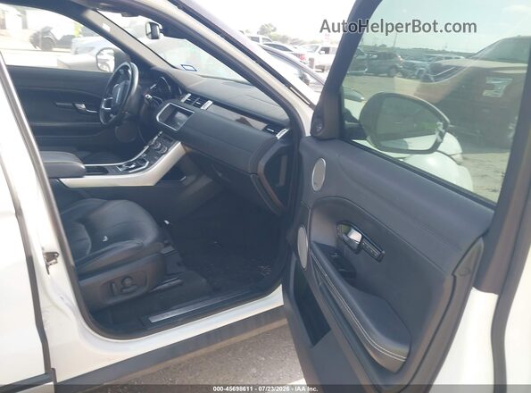 SALVR2BG8HH218873 2017 LAND ROVER RANGE ROVER EVOQUE White Widok wnętrza z przodu