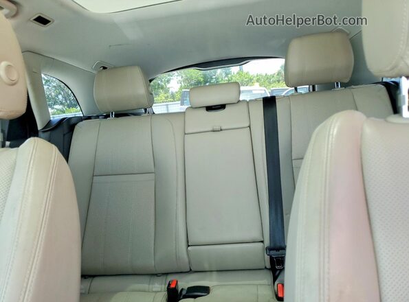 SALYB2RV3JA768485 2018 LAND ROVER RANGE White Rear seats view