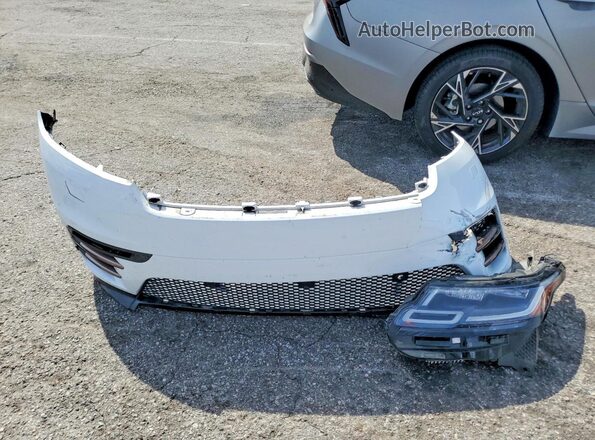 SALYL2RX9JA772314 2018 LAND ROVER RANGE White VIN sticker view