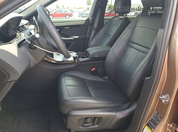 SALZJ2FX9SH266943 2025 LAND ROVER RANGE Tan Vista interior delantera