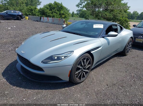 SCFRMFAV1HGL02099 2017 ASTON MARTIN DB11 Silver Vista tres cuartos delantera izquierda