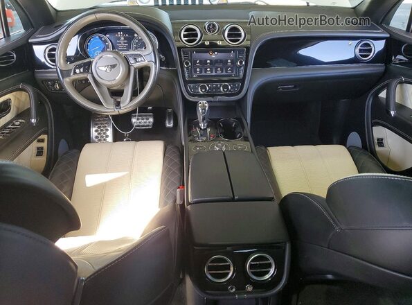 SJAAC4ZV4JC018083 2018 BENTLEY BENTAYGA Кремовый Вид панели приборов