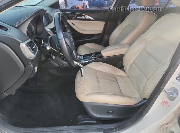 SJKCH5CP2HA038795 2017 INFINITI QX30 White Սալոնի դիմացի տեսք