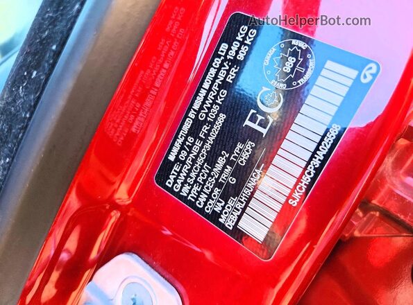 SJKCH5CP3HA025568 2017 INFINITI QX30 Red ძრავის განყოფილების ხედი