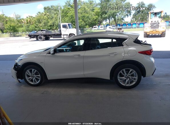 SJKCH5CP3HA037462 2017 INFINITI QX30 White 360 interior view