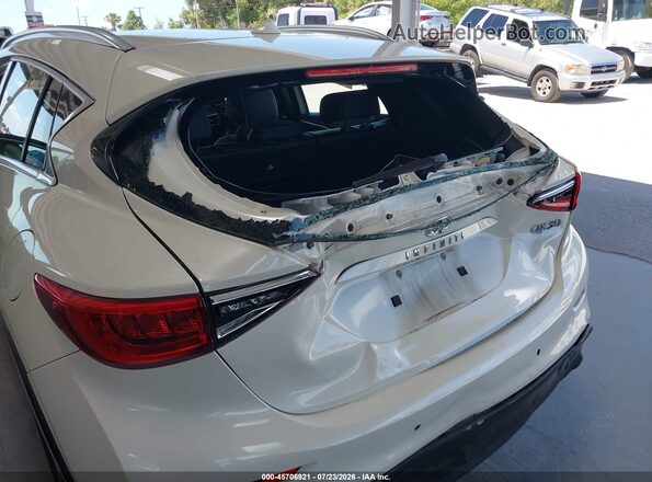 SJKCH5CP3HA037462 2017 INFINITI QX30 White Front view