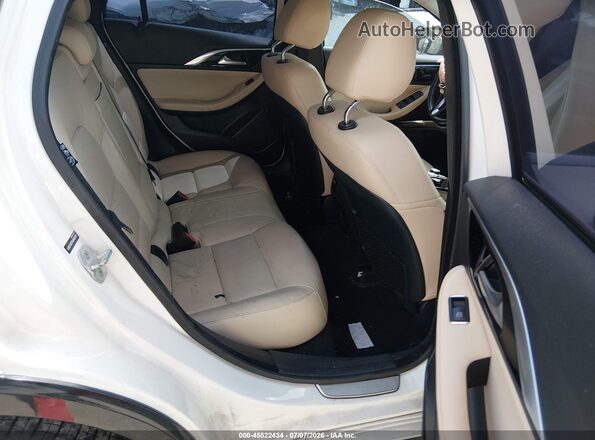 SJKCH5CP6JA045111 2018 INFINITI QX30 White VIN կոդի պիտակի տեսք