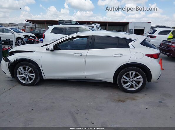 SJKCH5CP6JA045111 2018 INFINITI QX30 White Սալոնի 360 աստիճան տեսք