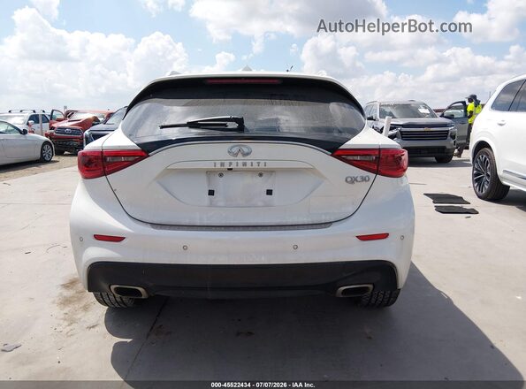 SJKCH5CP6JA045111 2018 INFINITI QX30 White 
