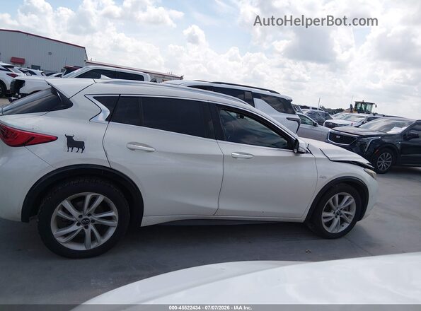 SJKCH5CP6JA045111 2018 INFINITI QX30 White Սալոնի հետևի տեսք