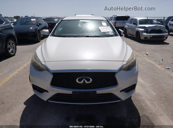 SJKCH5CP8HA037280 2017 INFINITI QX30 Белый Вид панели приборов