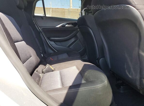 SJKCH5CPXKA010069 2019 INFINITI QX30 Silver უკანა სალონის ხედი
