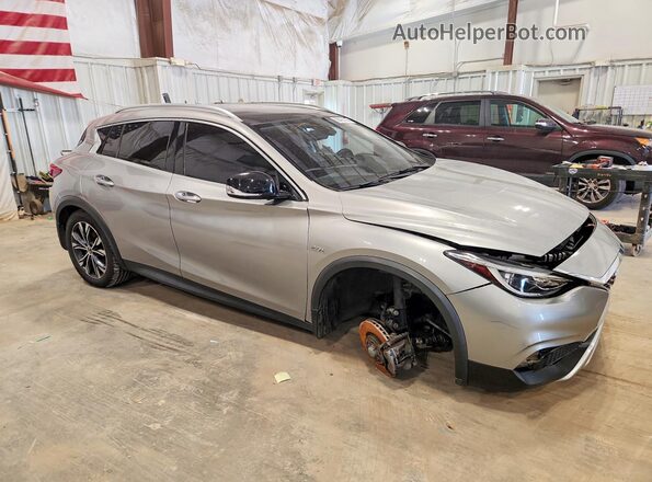 SJKCH5CR1HA024646 2017 INFINITI QX30 Серебряный Передняя правая четверть