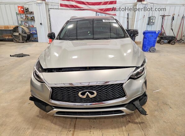 SJKCH5CR1HA024646 2017 INFINITI QX30 Серебряный Вид спереди