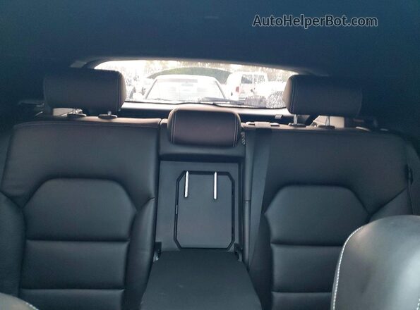 SJKCH5CR2HA016197 2017 INFINITI QX30 Silver Widok tylnych siedzeń