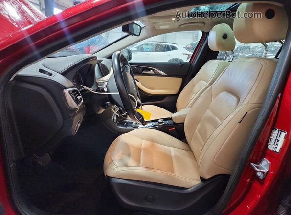SJKCH5CR2KA011668 2019 INFINITI QX30 Burgundy Vista interior delantera