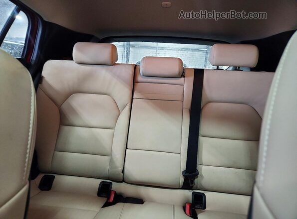 SJKCH5CR2KA011668 2019 INFINITI QX30 Burgundy Vista de los asientos traseros