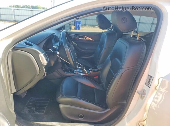 SJKCH5CR7HA028958 2017 INFINITI QX30 White Widok wnętrza z przodu