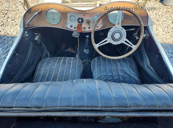 TC2025 1945 MG TC Белый Вид панели приборов