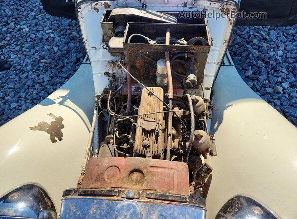 TC2025 1945 MG TC Белый Вид задней части салона