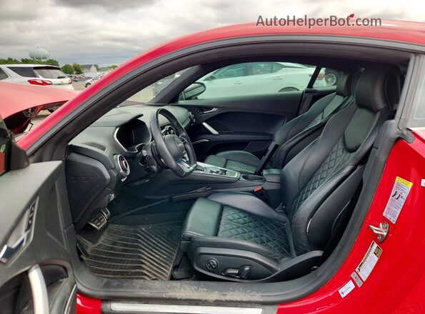 TRUC5AFV3H1004157 2017 AUDI TT Red Widok wnętrza z przodu